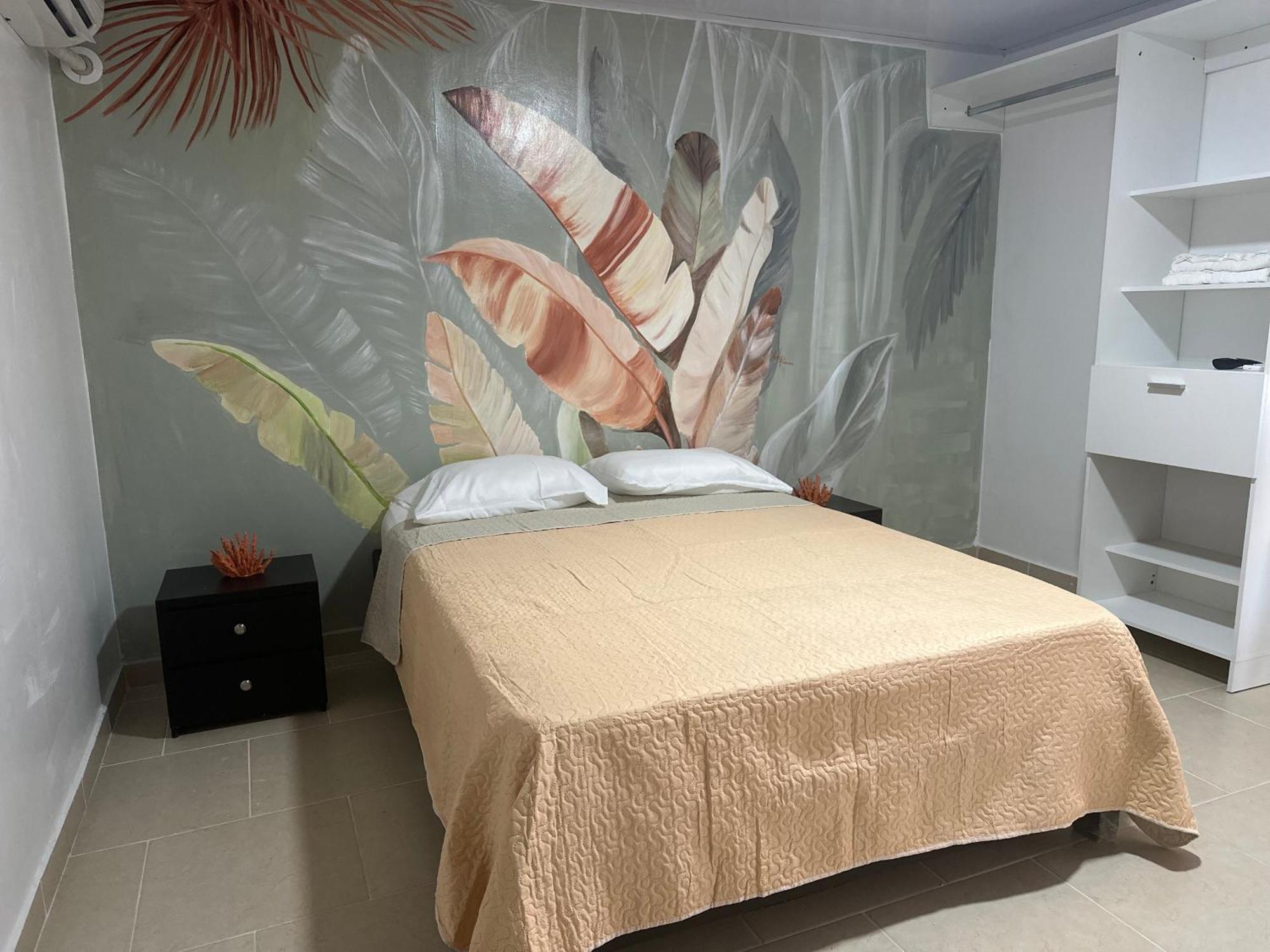 Leonor'S Guest House South West Bay Extérieur photo