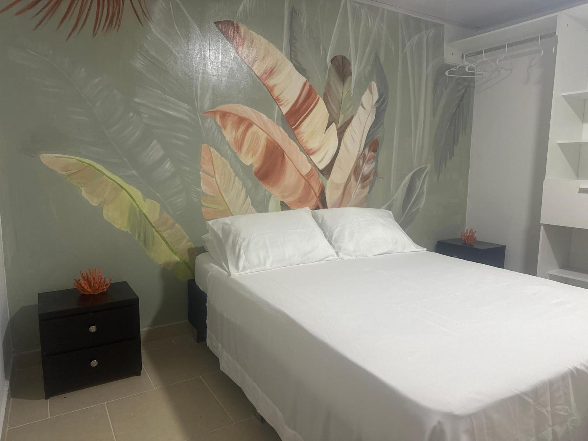 Leonor'S Guest House South West Bay Extérieur photo