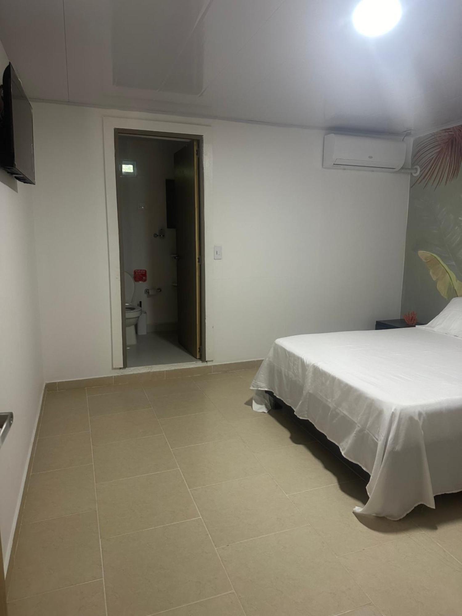 Leonor'S Guest House South West Bay Extérieur photo