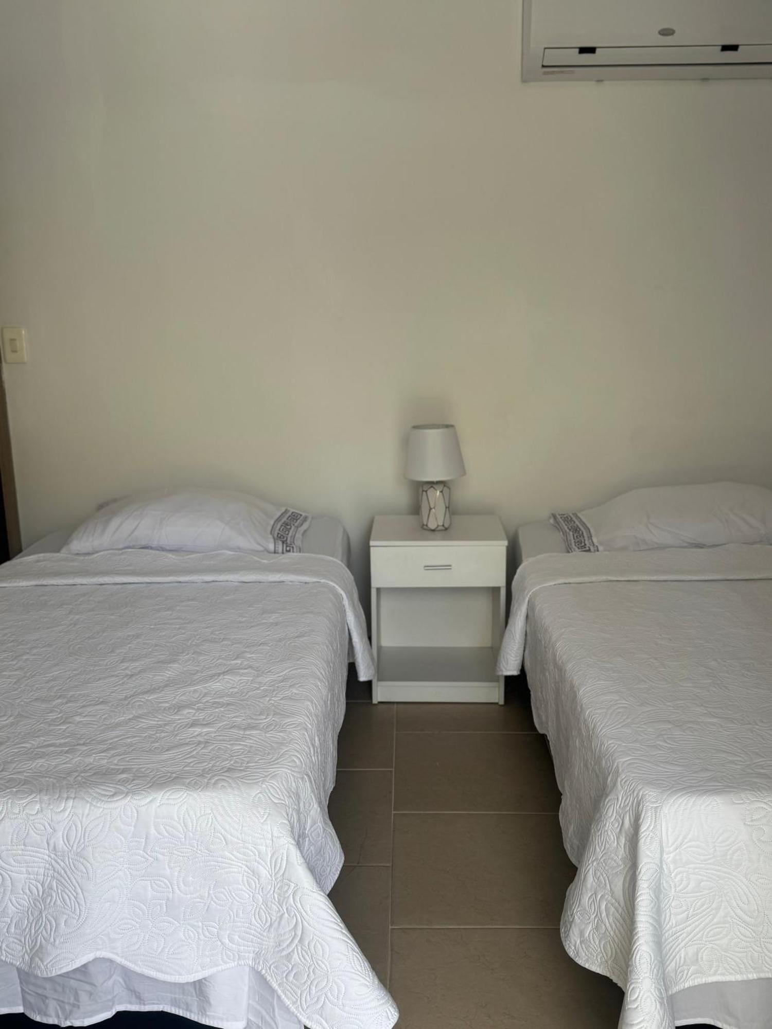 Leonor'S Guest House South West Bay Extérieur photo